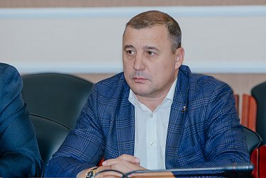 Депутаты готовятся к заседанию ЗС